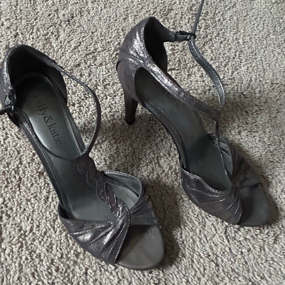 Kelly & Katie Pewter T Strap Heels
